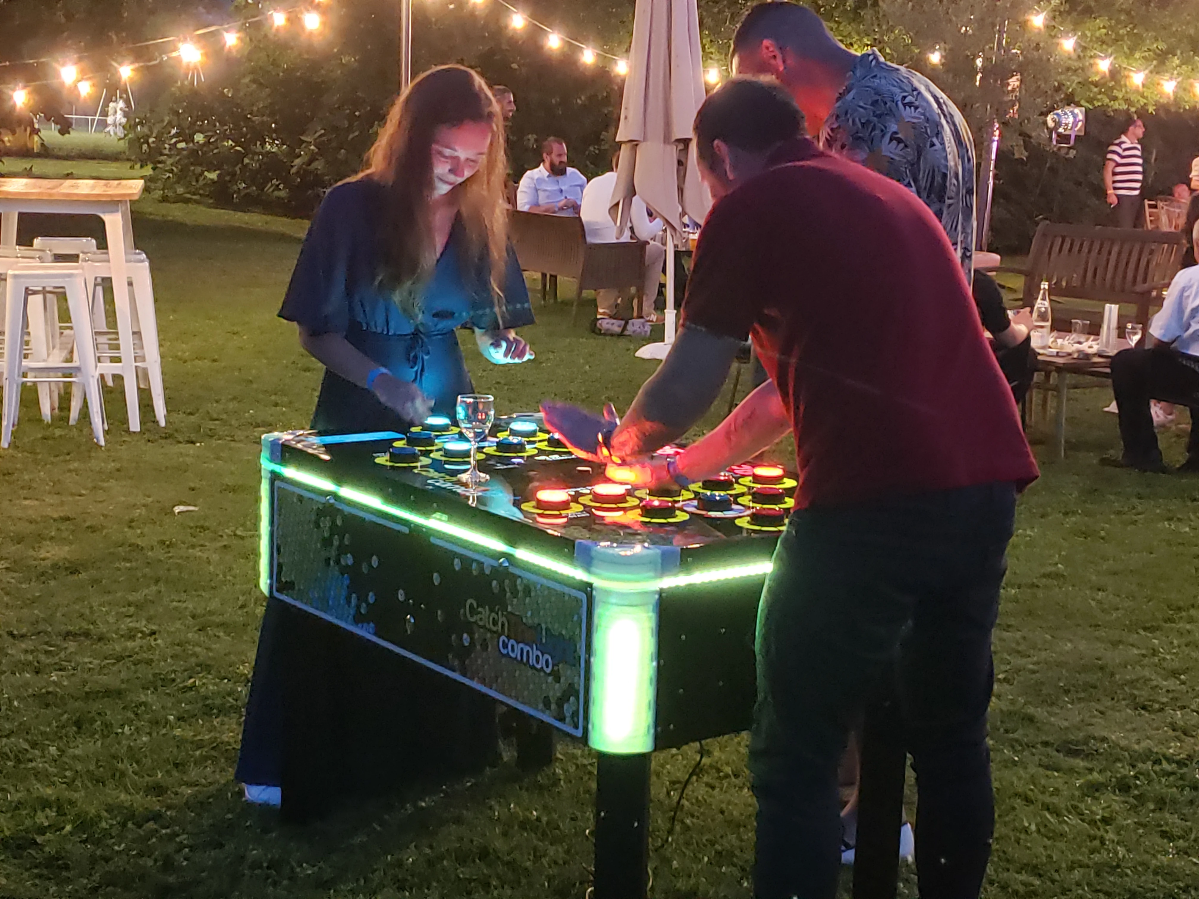 Table reflex avec boutons lumineux pour deux joueurs